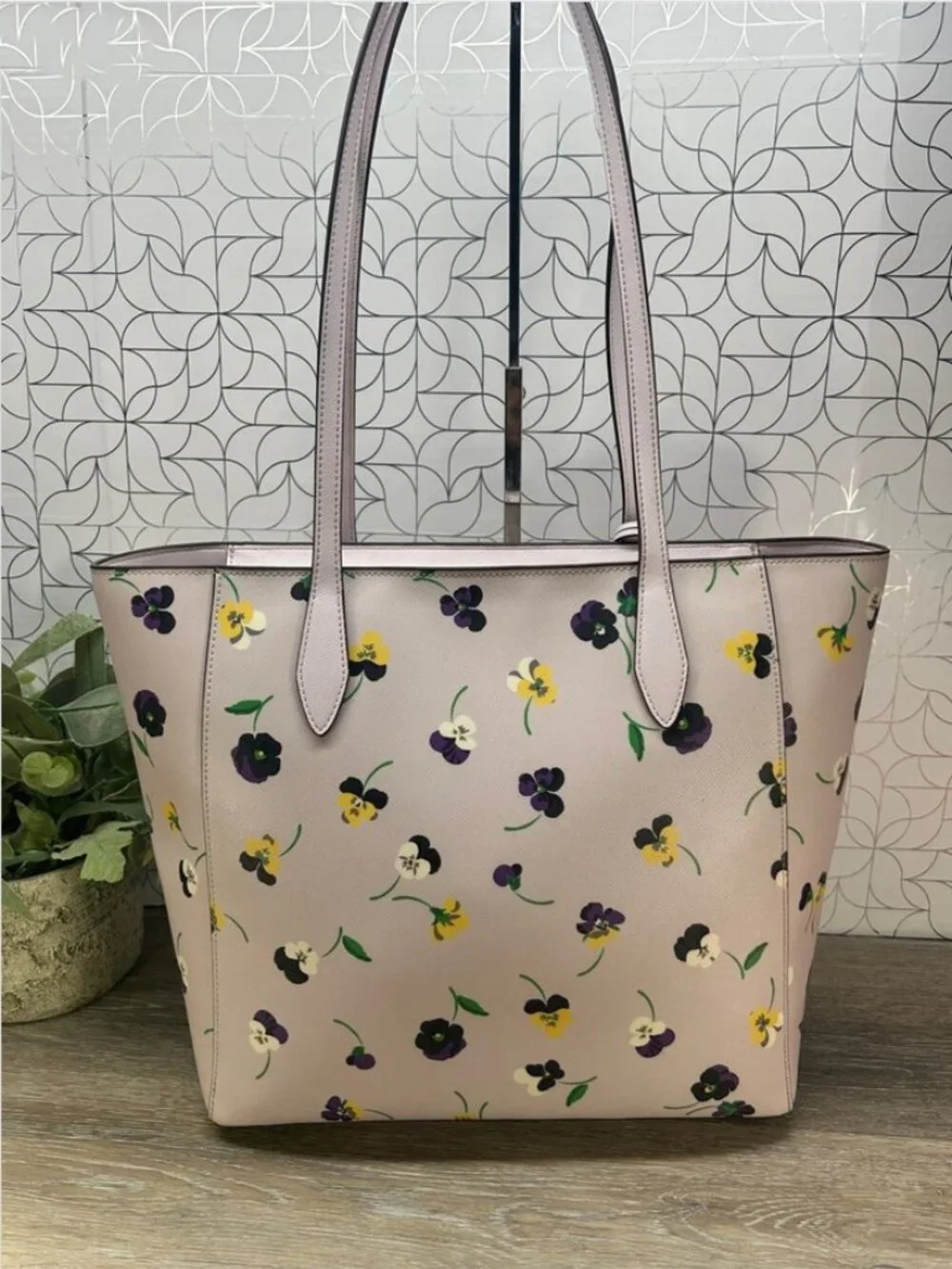 Kate Spade New York Dana Tote in the Pansy Toss Print